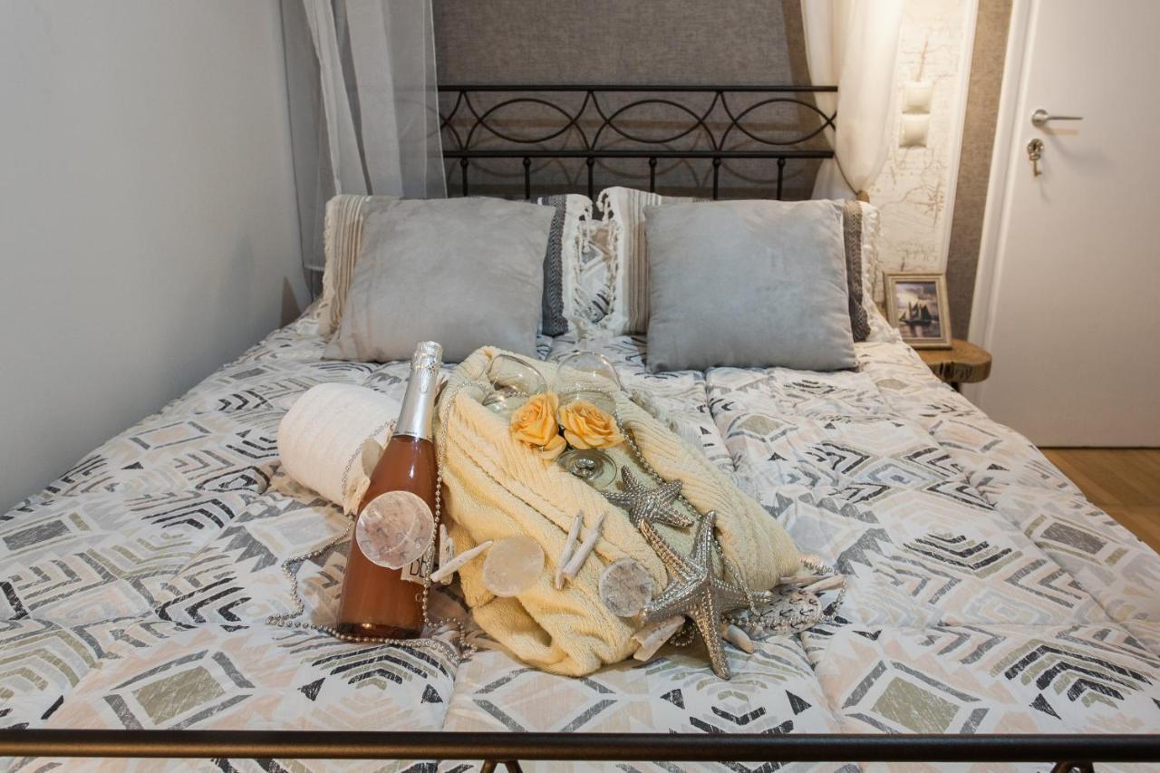 Syntagma Private Sweet Safe Double Rooms With Shared Bathroom Athens Exterior photo